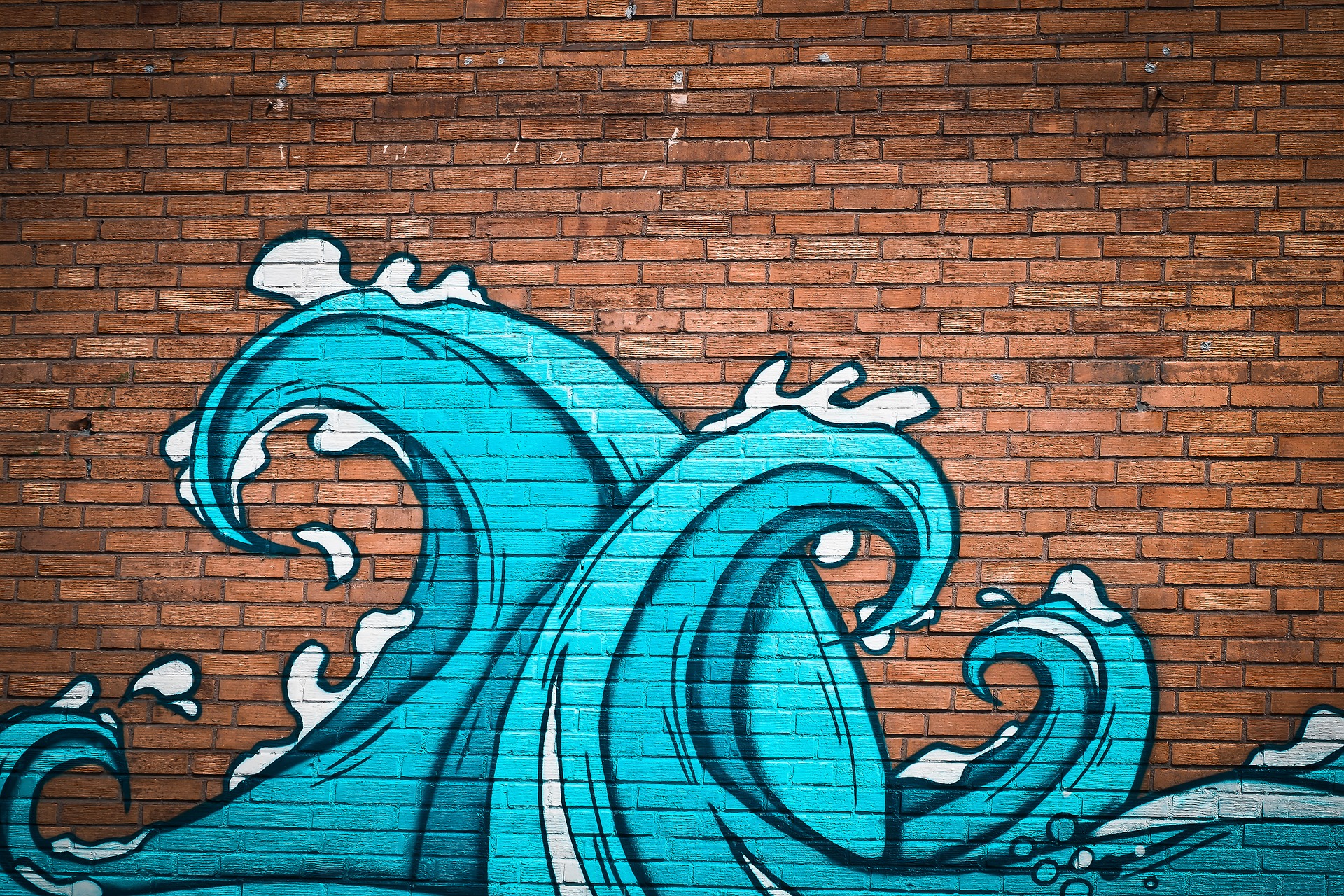 blaue Welle auf einer unschönen Wand