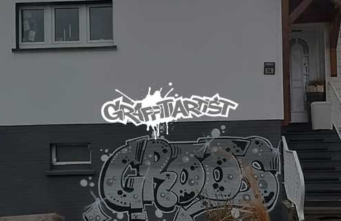 Name mit Graffiti an der Hauswand